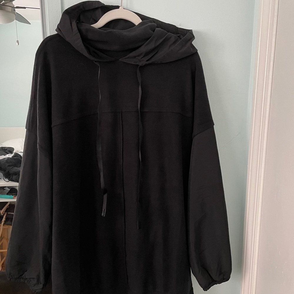 Alo black pullover sweatshirt